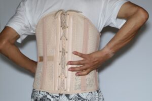 骨粗鬆症で起こりやすい圧迫骨折。その治療薬と固定方法とは